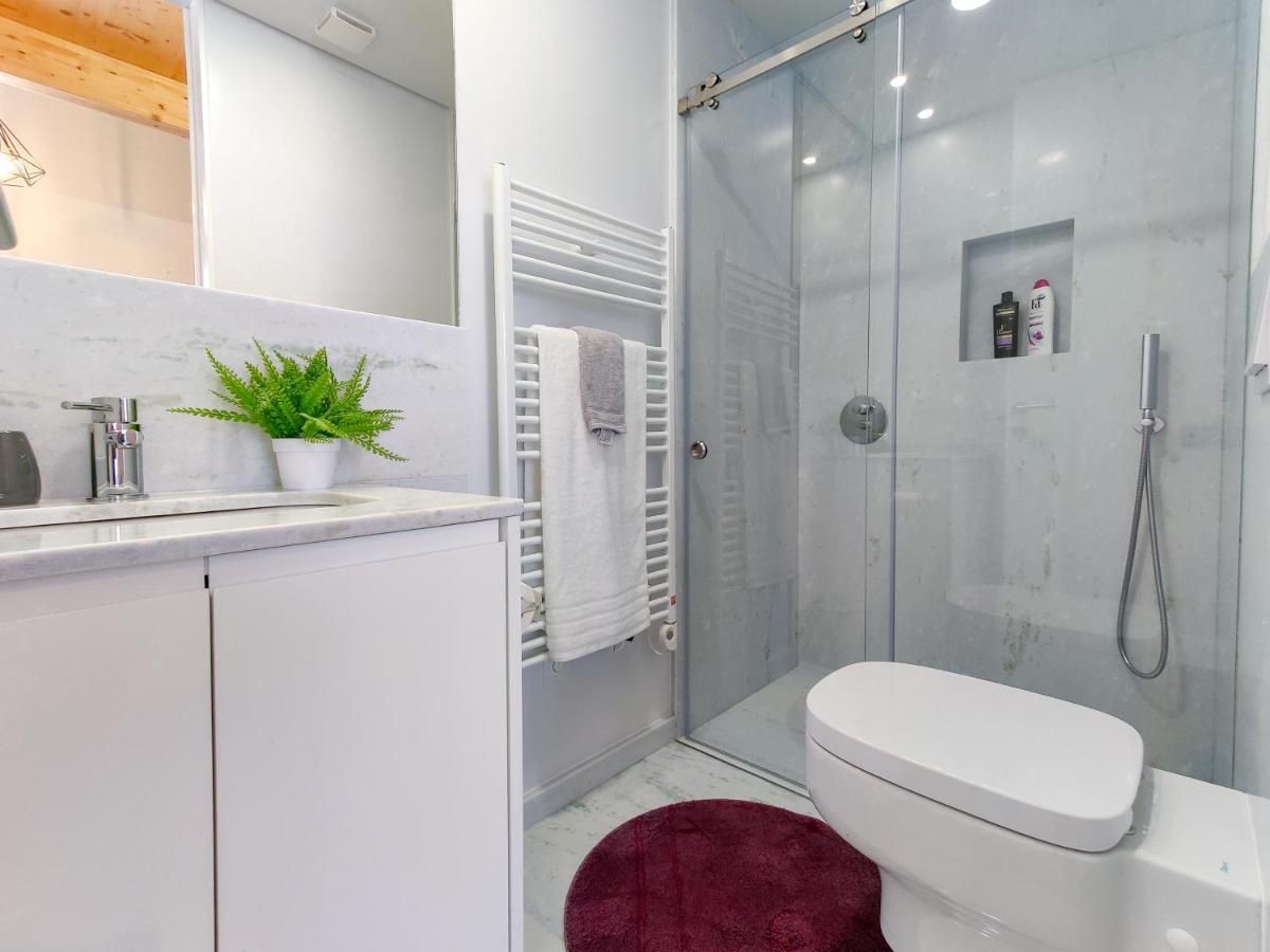 Coutinho Apartment - Modern Ap In The City Centre With Balcony Виана-ду-Каштелу Экстерьер фото